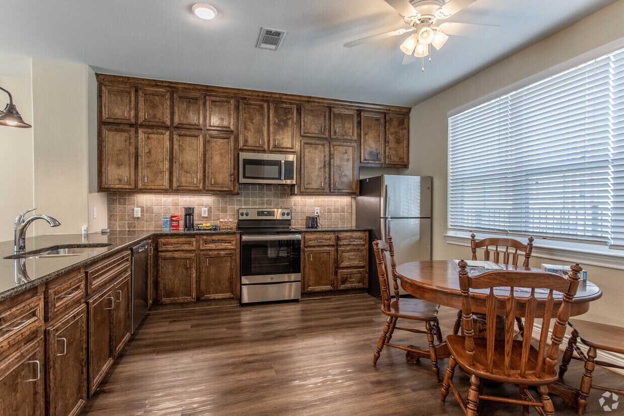 Huntsville Village Apartments Townhomes for Rent Huntsville, TX