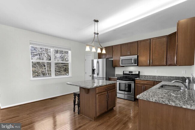 Building Photo - 592 Burr Oak Ct