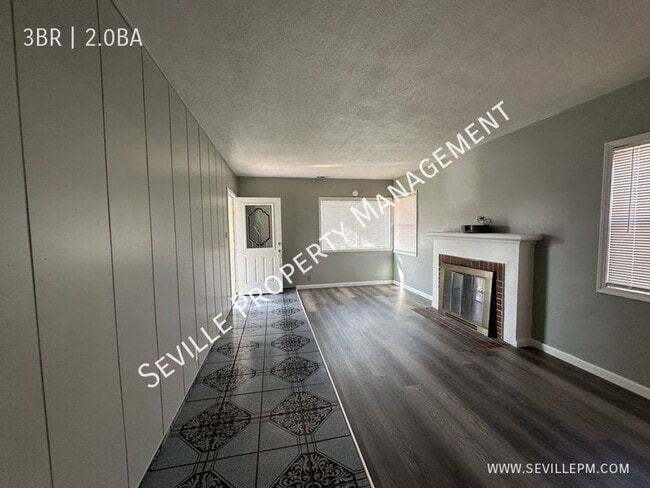 Building Photo - AVAILABLE NOW! Move-In Ready Home w/3 Bedr...