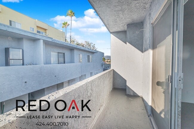 Foto del edificio - 8337 Cedros Ave