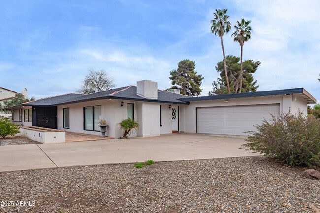 Foto del edificio - 5401 E Exeter Blvd