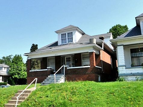 Frente de la casa Vista a la calle - 2539 Grand Ave