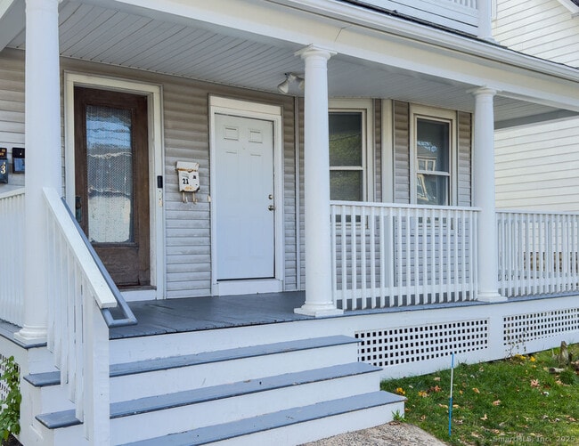 Building Photo - 19 Upson St