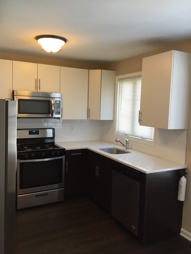 Piper Place Townhomes Apartments in Avenel, NJ