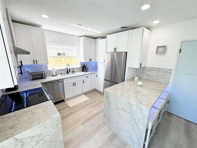 Building Photo - 111 N Cirus Ave