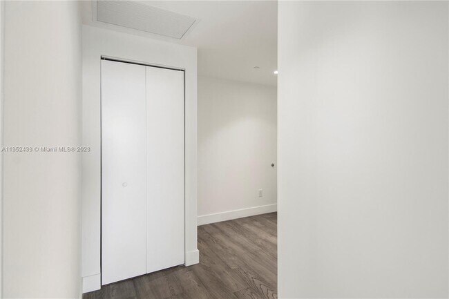Foto del edificio - 501 NE 31st St