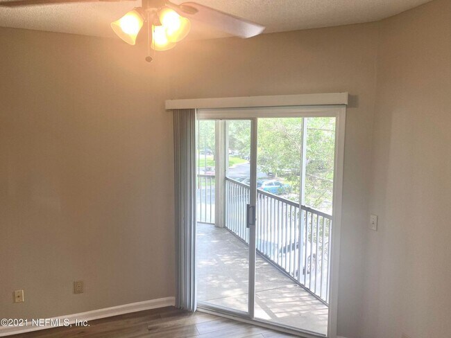 Foto del edificio - 10000 Gate Pkwy N