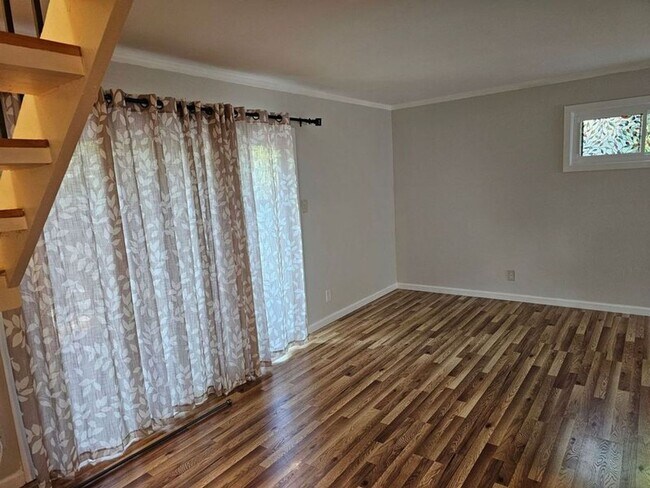 Building Photo - Unique FREESTANDING 2 Bed/ 1.5 Bath Townhome in Mountain View