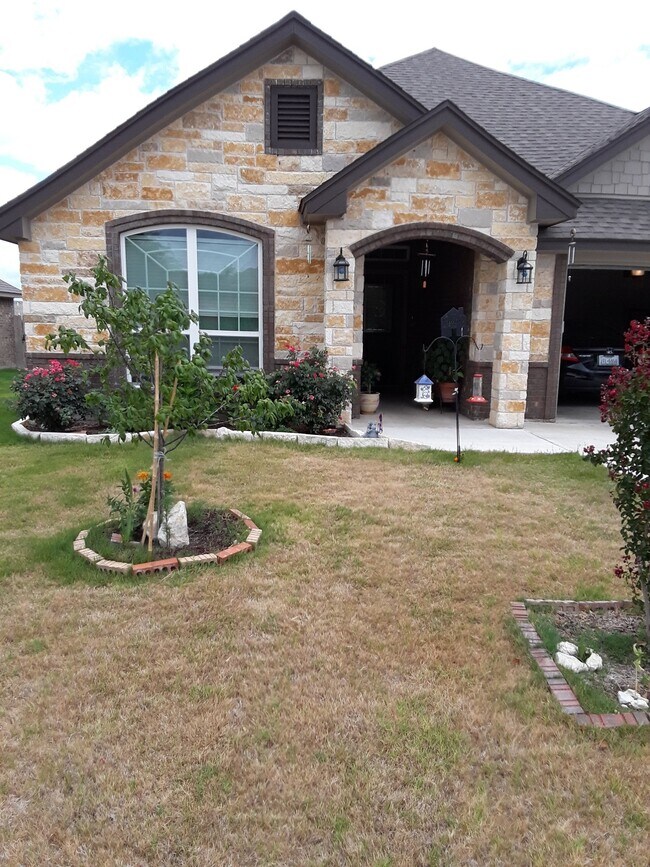 Foto del edificio - 921 Karey Dr