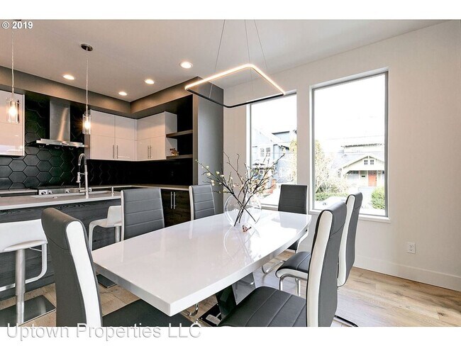 Building Photo - 4 br, 2.5 bath House - 8057 SE 19th Avenue
