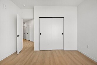 Building Photo - Irwin