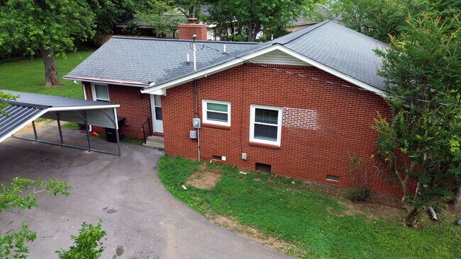 Foto del edificio - 308 S Baird Ln