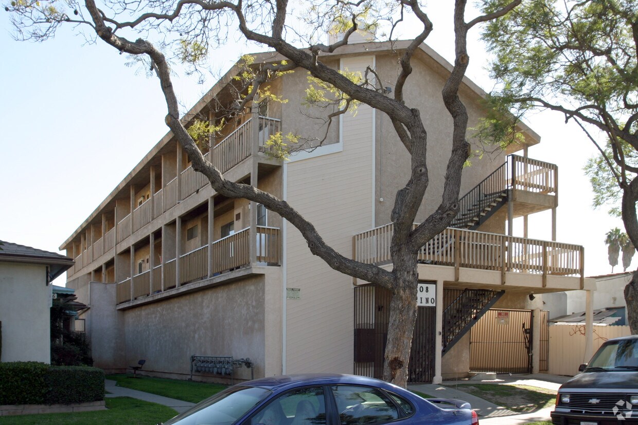 Building Photo - 1108 Molino Ave