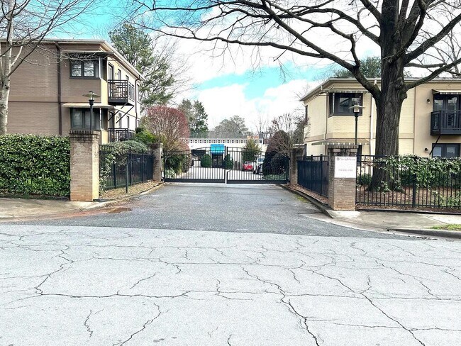 Foto del edificio - 2441 Vail Ave