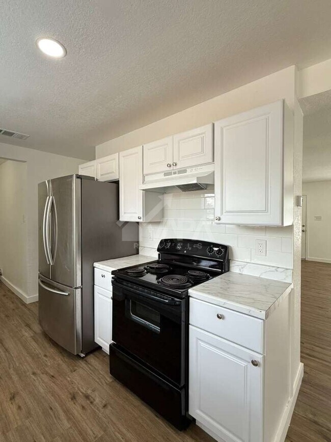 Foto del edificio - 3713 Candlebluff Dr