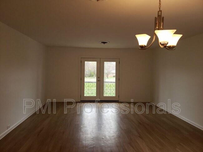 Building Photo - 1302 Mercury Blvd