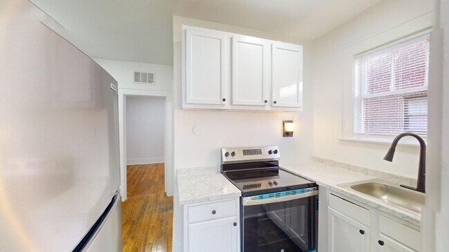 Foto del edificio - 2331-2335 Riverside Ave - 2331-1(C)