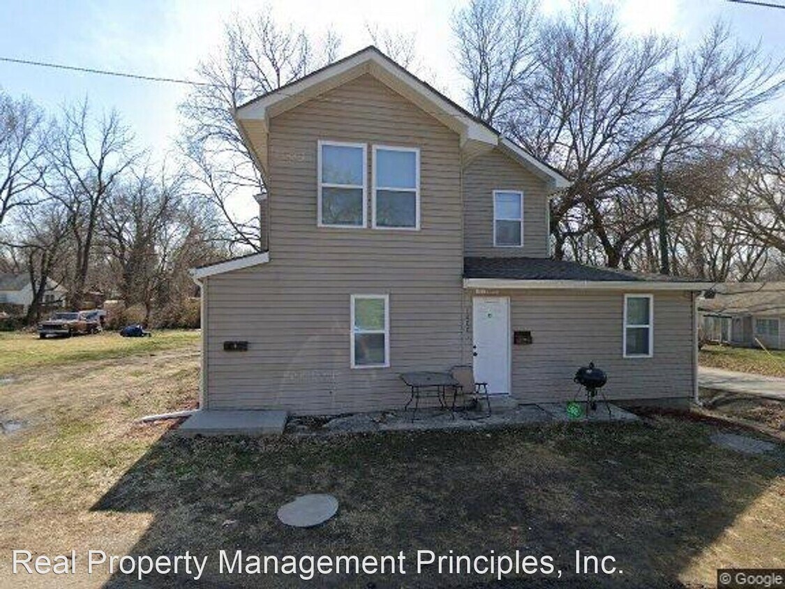 10001 E Kentucky Rd, Independence, MO 64053 House Rental in Independence, MO
