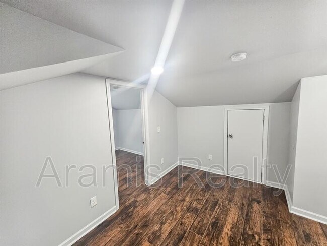 Building Photo - 1519 Olympian Way SW Unit D - 1