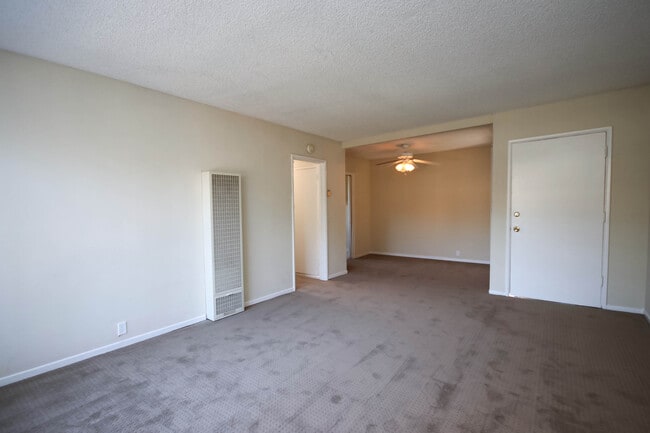 Building Photo - 1120 E Villa St