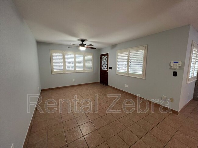 Building Photo - 965 Northwood Dr