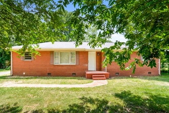 Building Photo - 3304 Sunset Rd