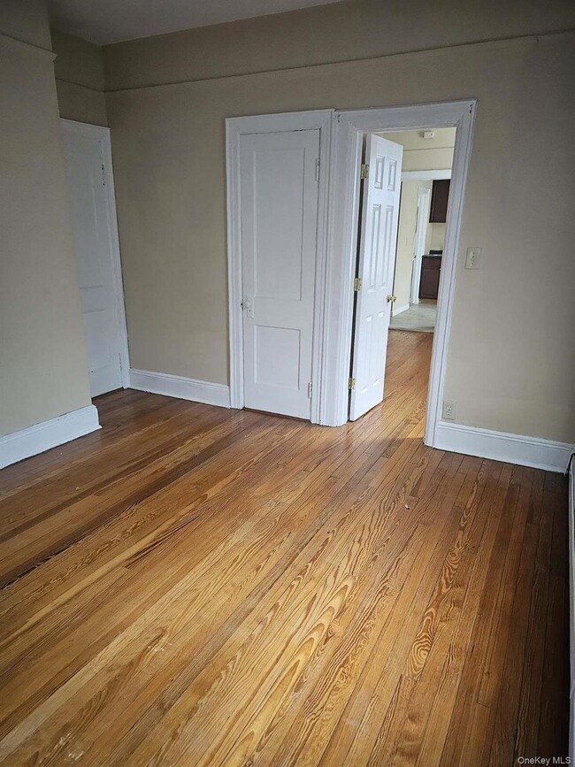 Building Photo - 556 Broadway