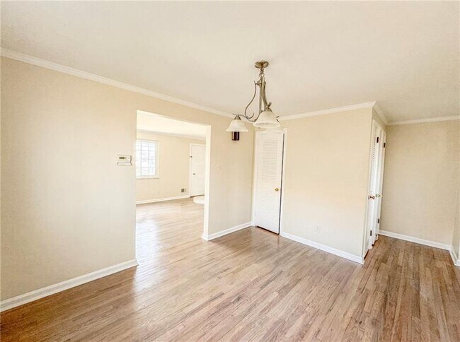 Building Photo - 105 Roswin Dr