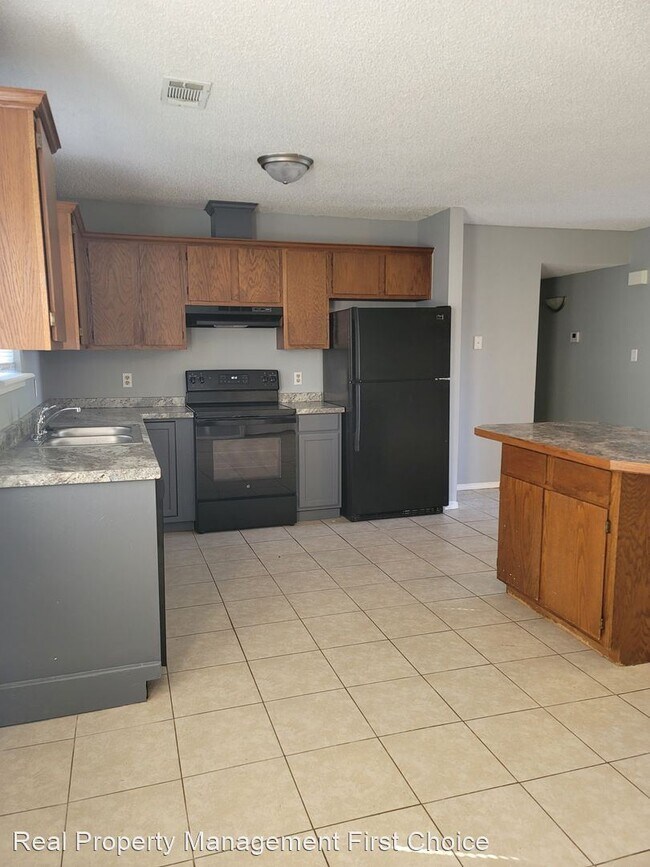 Building Photo - 3 br, 1.5 bath House - 2210 Granite Circle