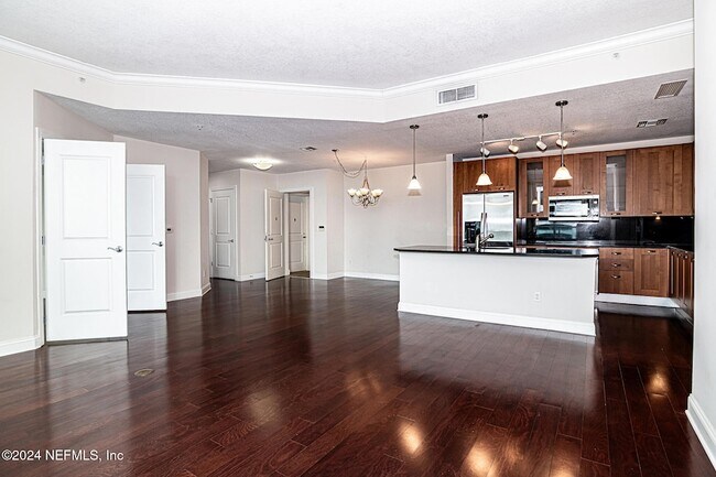 Building Photo - 1431 Riverplace Blvd