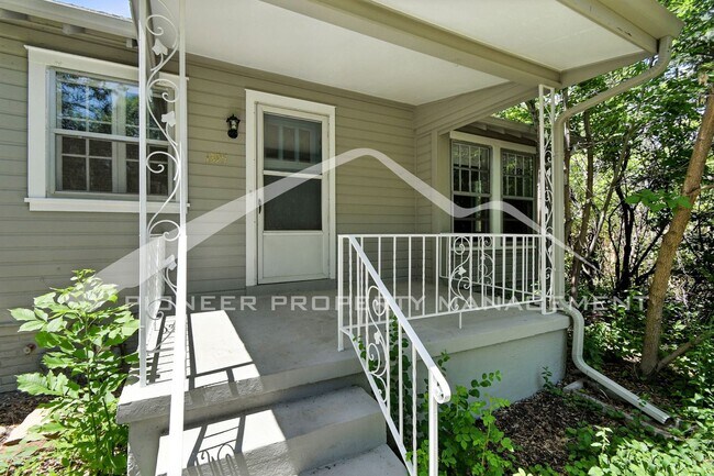 Foto del edificio - Charming Home with Washer/Dryer and Centra...