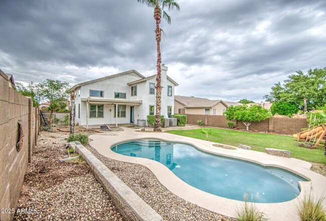 Building Photo - 3938 E San Pedro Ave