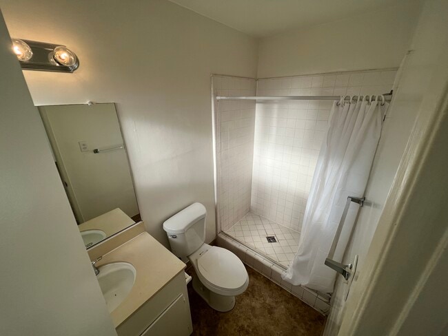 Bathroom 2 - 2650 E 19th St