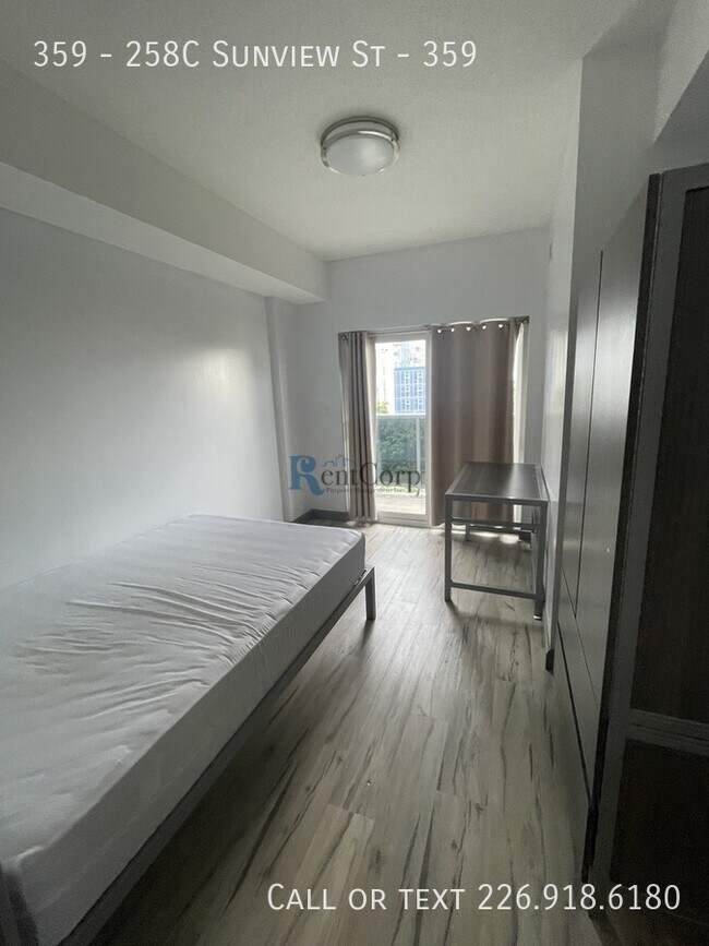Photo du bâtiment - 258C-258C Sunview St