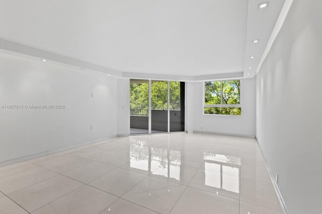 Building Photo - 181 Crandon Blvd