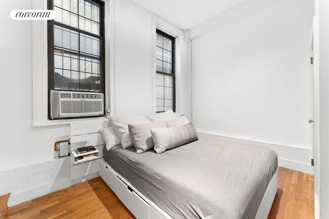 Building Photo - 93 Grand St