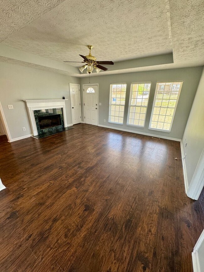 Foto del edificio - 3 bed & 2 bath located in Oxford! Additional photos coming soon!