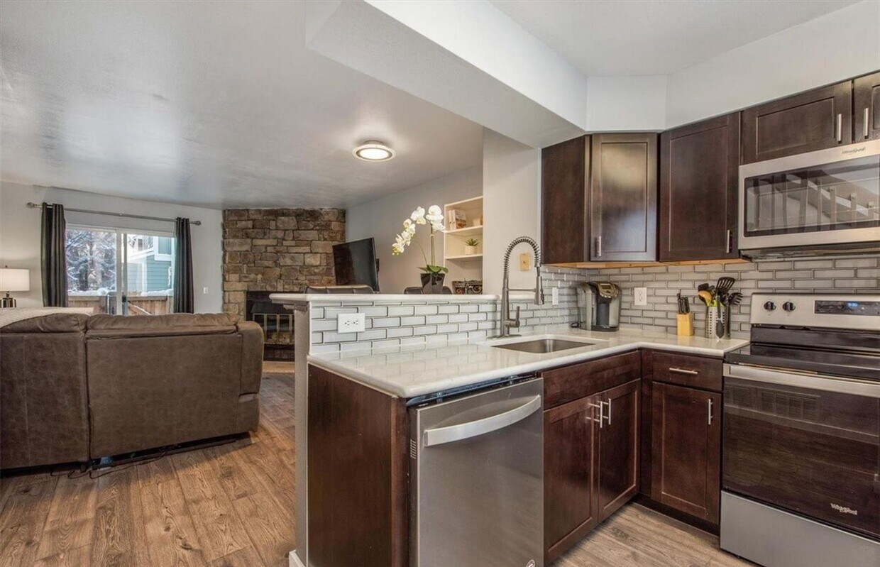 Primary Photo - Quaint Newly Renovated Townhome In Lafayette