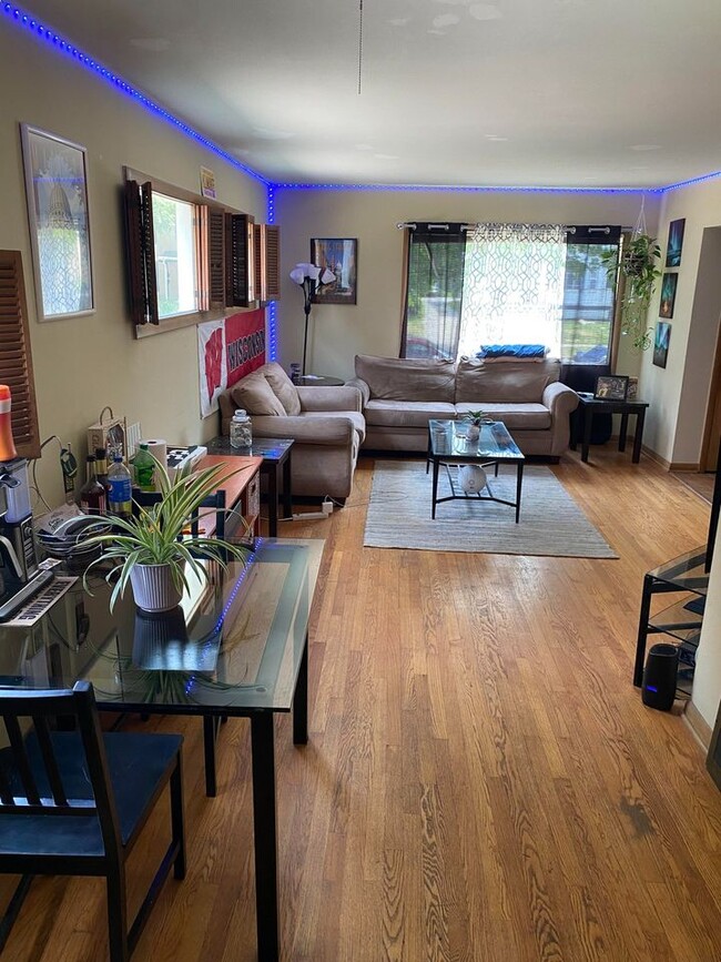 Foto del edificio - 3025 N Frederick Ave