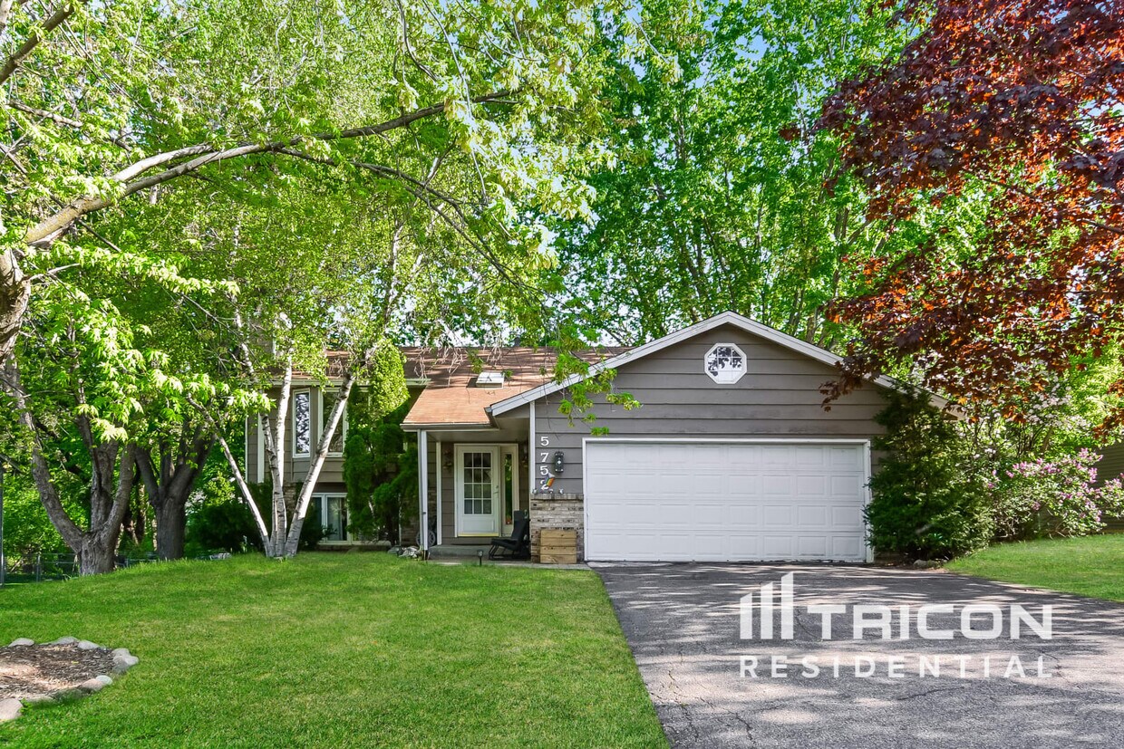 Foto principal - 5752 W 134th St