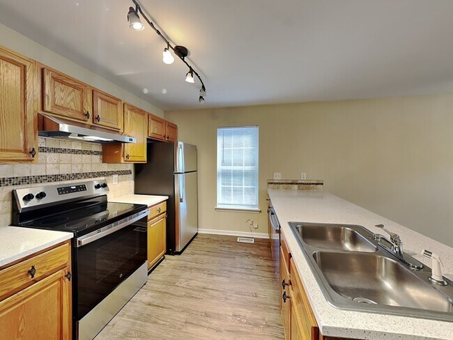 Building Photo - 6227 Dumont Ln