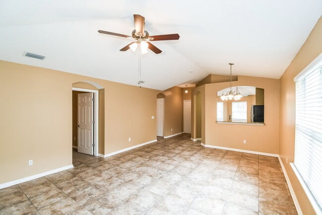 Building Photo - 5549 Oak Crossing Dr