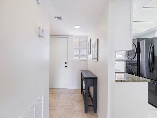 Building Photo - 6175 S Mirror Lake Dr