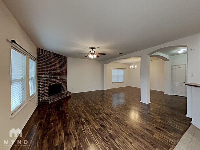 Foto del edificio - 440 Stonebrook Dr