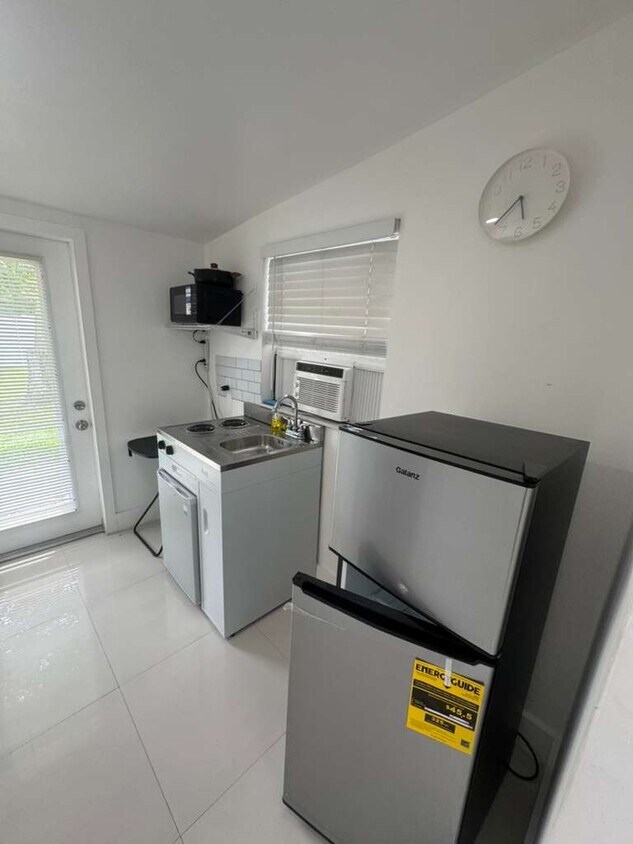 Primary Photo - 6242 SW 24th St