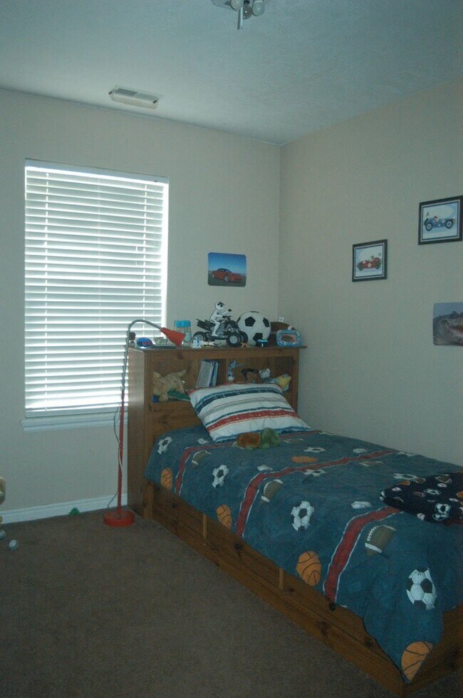 Foto del edificio - 4013 Lake Mountain Dr