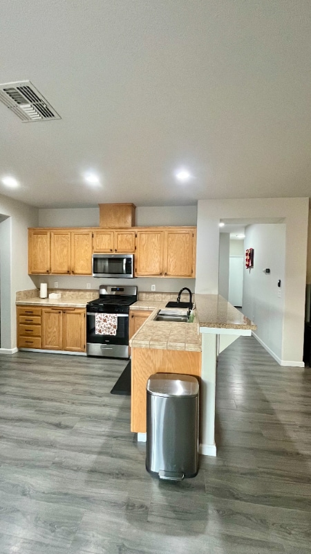 Building Photo - 549 Plum Way