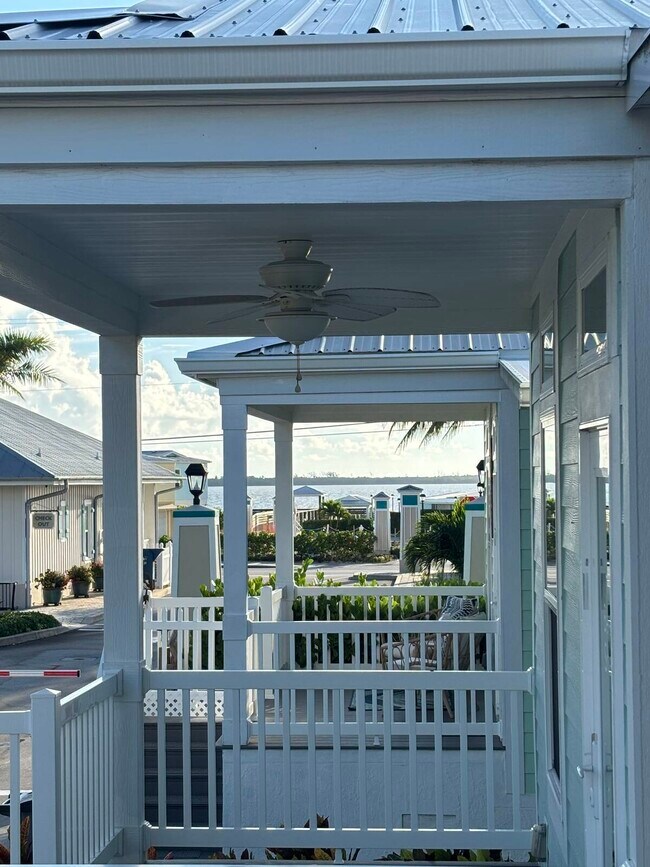 Building Photo - 209 NE Coastal Dr