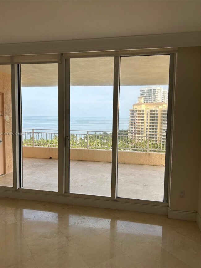 Foto del edificio - 791 Crandon Blvd