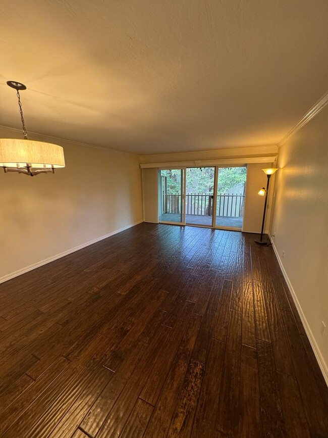 Building Photo - Stylish & Updated 2BR/2BA Condo with Pool ...